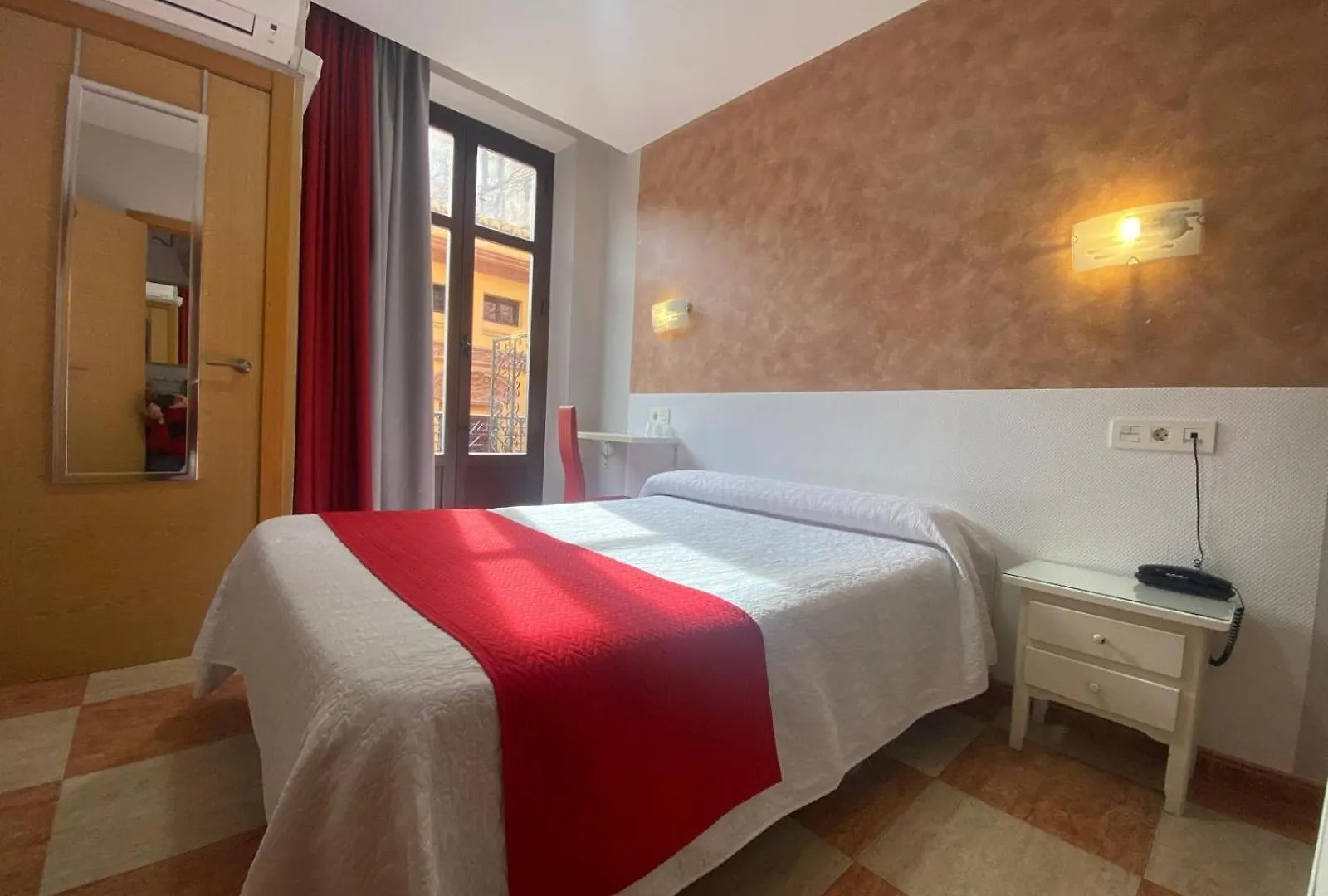 ** Pensjonat Hostal Sonia Grenada Hiszpania
